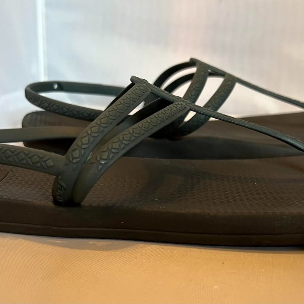 Women's Reef Escape Lux T Sandals, black, size 8